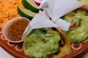 tacos con guacamole